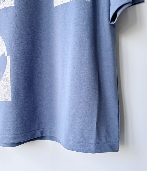 PHEENY/RECYCLED POLYESTER PHOTO S/S TEE(BLUE)