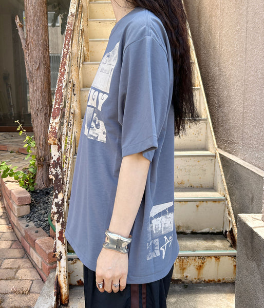 PHEENY/RECYCLED POLYESTER PHOTO S/S TEE(BLUE)