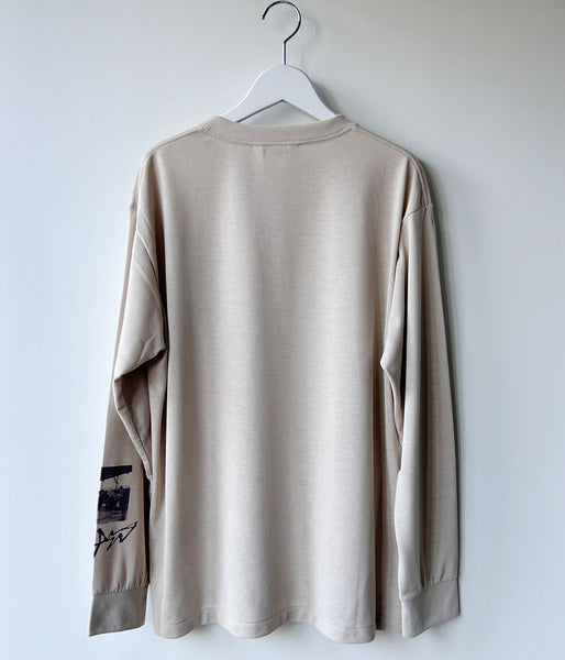 PHEENY/RECYCLED POLYESTER PHOTO L/S TEE(BEIGE)