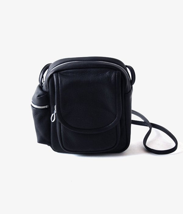 Aeta/DEER LEATHER SHOULDER POUCH (BLACK)