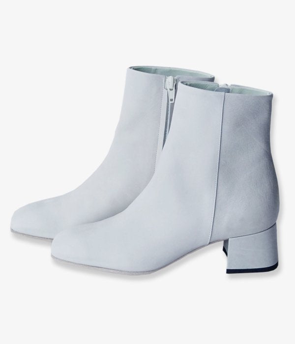 MAISON EUREKA/SQUARE TOE SHORT BOOTS(ECRU)