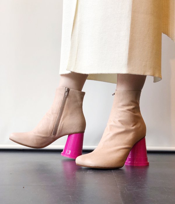 MM6 MAISON MARGIELA/ANKLE BOOTS WITH CUP HEELS(SAND/PINK)