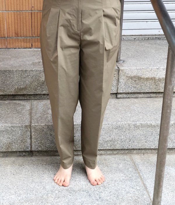 TOGA PULLA/COTTON TAFFETA TAPERED PANTS (BEIGE)