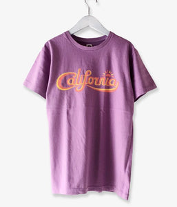 HOLLYWOOD RANCH MARKET/CALIFORNIA SUN Tシャツ (LAVENDER)