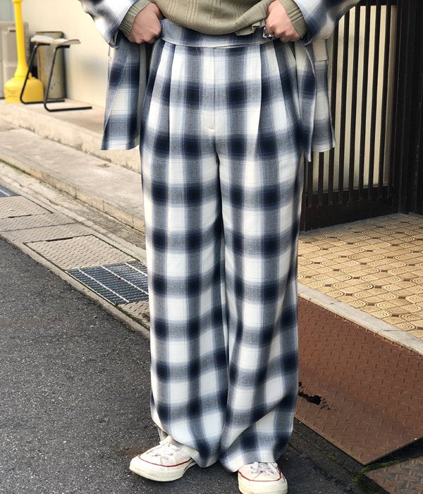 売れ筋がひ新作！ PHEENY/RAYON OMBRE CHECK 2TUCK SLACKS(BLUE) パンツ