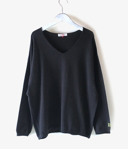 HOLLYWOOD RANCH MARKET/SOFT COTTON H EMBROIDERY VN RELAXED SWEATER (BLACK)