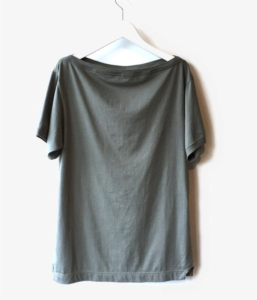 FUMIKA_UCHIDA/BOAT-NECK SHORT-SLEEVE TOP (SAGE)