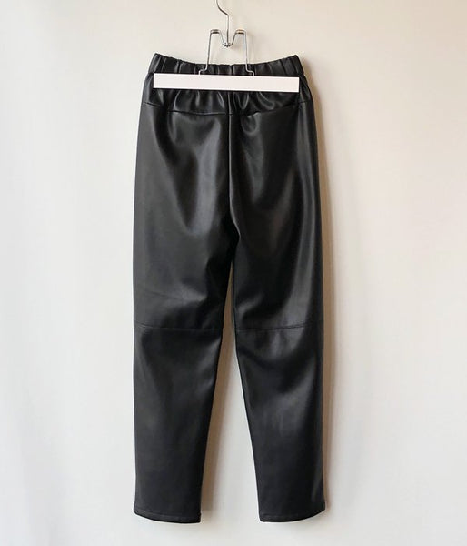 PHEENY/ROYAL FAKE LEATHER TAPERED EASY PANTS(BLACK)