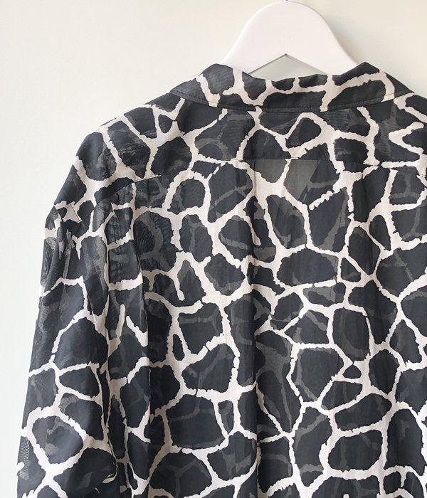 WRYHT/ONE-PIECE COLLAR BLOUSE(GIRAFFE/BLACK)