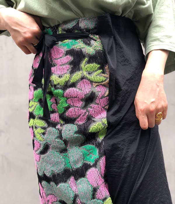 FUMIKA_UCHIDA/Pile/FLORAL WRAP SKIRT(BLACK)
