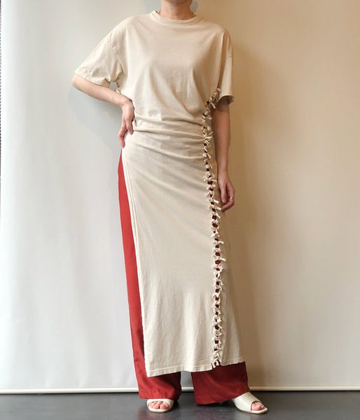 FUMIKA_UCHIDA/OVERDYED SIDE SHIRRING ASYMMETRY DRESS(OFFWHITE)