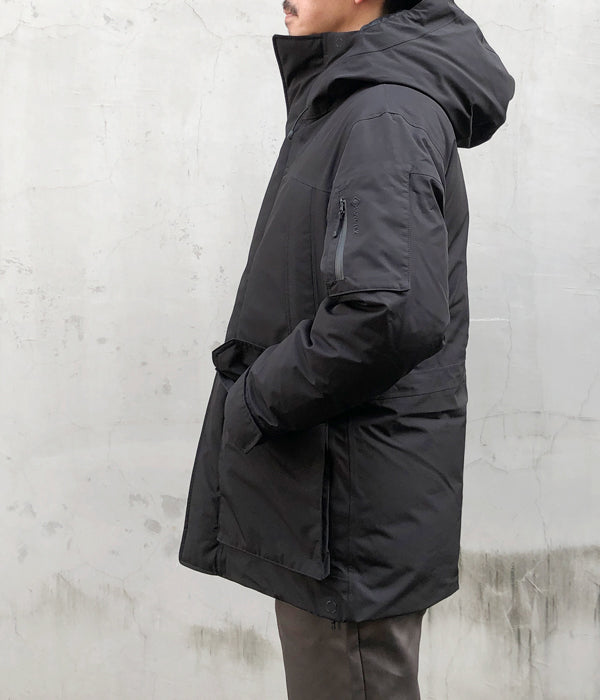 Goldwin/GORE-TEX HOODED DOWN COAT (BLACK)