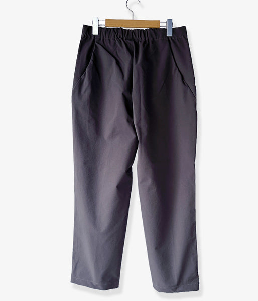 Goldwin Lifestyle/ONE TUCK TAPERED STRETCH PANTS (ASPHALT)