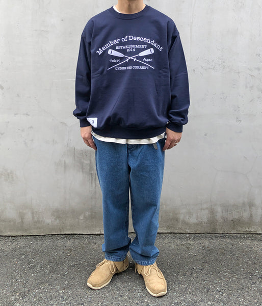 DESCENDANT/CROSS PADDLE CREW NECK (NAVY)