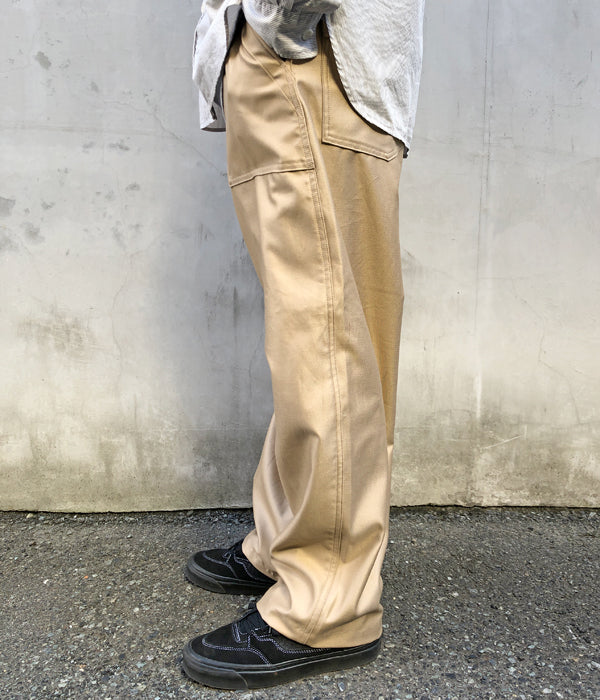 INTERIM/GIZA BACK SATIN BAKER PANTS (BEIGE)