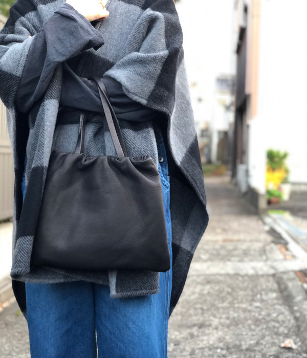 Aeta/DEER LEATHER ELASTIC TOTE M(BLACK)