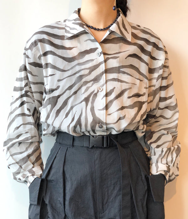 WRYHT/ONE-PIECE COLLAR BLOUSE(ANIMAL/GRAPHITE)